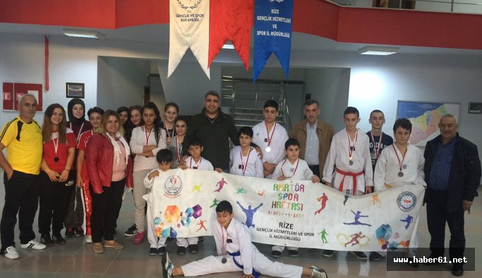 Sporcular ödüllendirildi