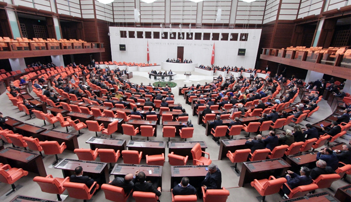 OHAL’in ilk KHK’sı kabul edildi