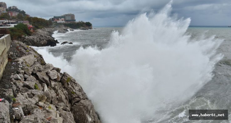 Lodos Karadeniz'e ulaşımı vurdu