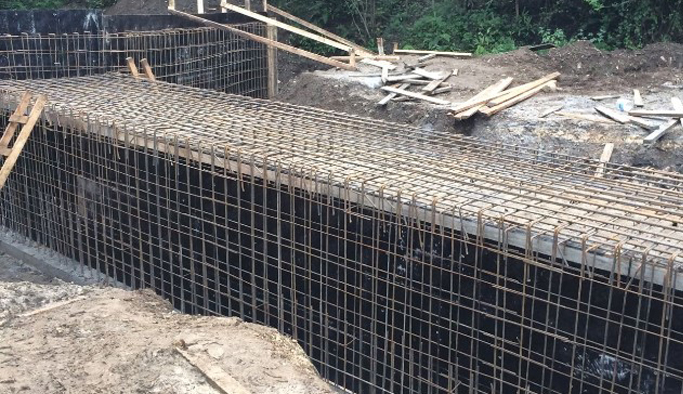 Selin zarar verdiği yollara menfez yapılıyor