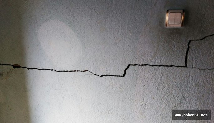 Köy heyelan tehlikesiyle karşı karşıya