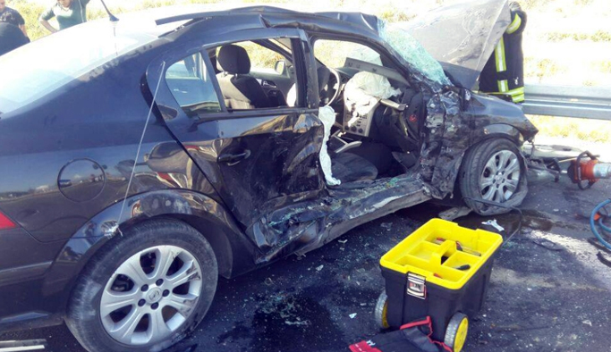 Üç araç kazaya karıştı: 1 ölü, 5 yaralı