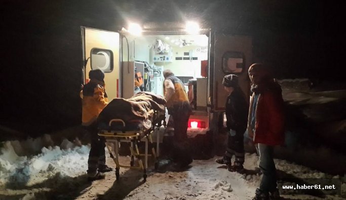 Yeşil yol işçileri karda mahsur kaldı