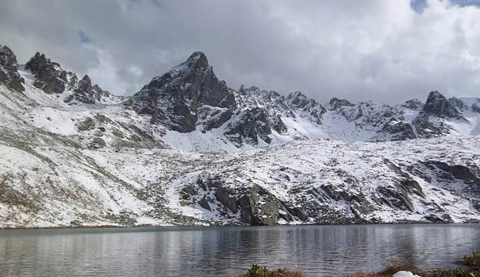 Kaçkar Dağları beyaza bürünüyor