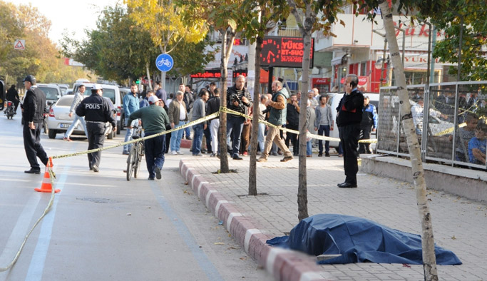 Sokakta dehşet! 2 Ölü 1 yaralı