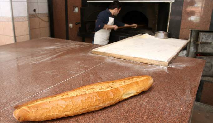 Trabzon'da 20 yıldır 1 metrelik ekmek üretiyor