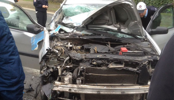 Otobüse arkadan çarptı: 1'i ağır 2 yaralı