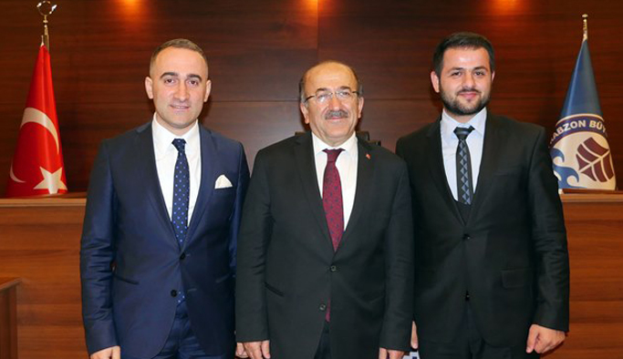 Gümrükçüoğlu gençlerle beyin fırtınası yaptı