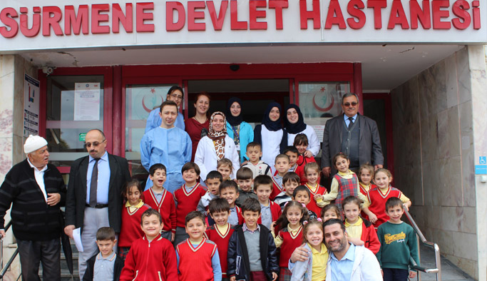 Sürmene'de öğrencilere kulak burun boğaz ve diş muayenesi