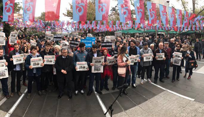 Trabzon'da terör soruşturmasını protesto ettiler