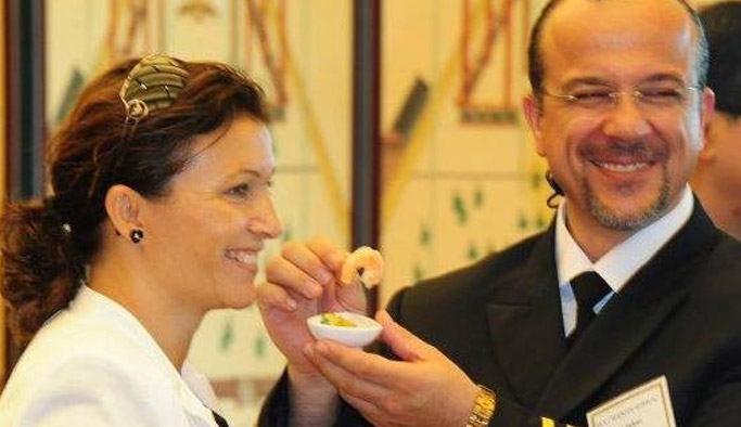 Eşini yakmak istedi kendi öldü!