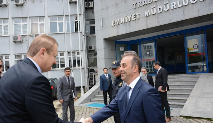 Trabzon Valisi Yeni emniyet müdürünü ziyaret etti