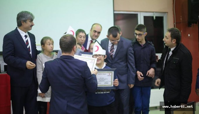 Sürmeneli gençlerden çocuklara özel gece