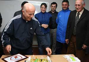 Tekelioğlu 54. yaşına girdi