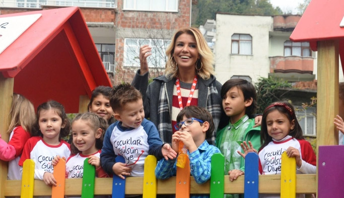 Gülben Ergen Ordu'da okul açtı