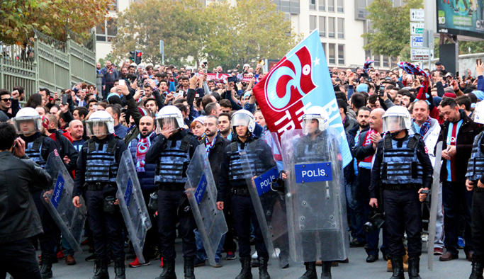 Trabzonspor taraftarları stada gidiyor