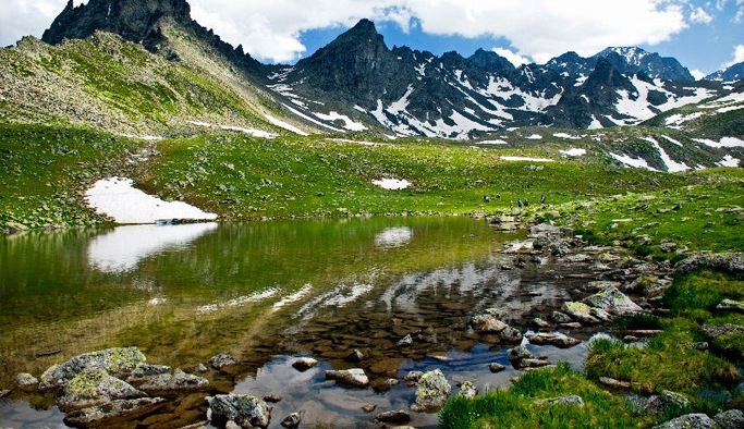 Rize'de Kaçkar dağlarında yüzme şenliği