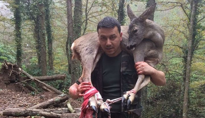 Yaralı Karaca'yı 3 kilometre omuzunda taşıdı