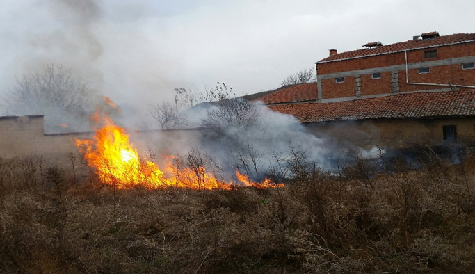 Kuvvetli fırtına yangın çıkardı