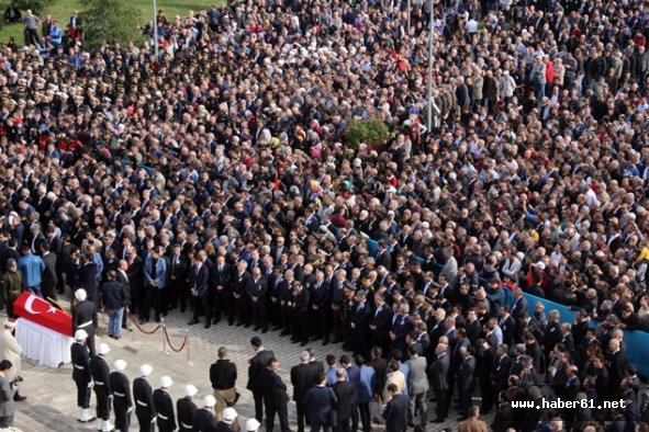 Şehit Kaymakam Son Yolculuğuna Uğurlandı