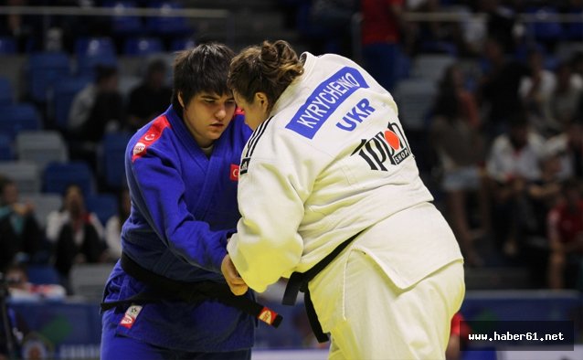 Sebile Akbulut’tan gümüş madalya