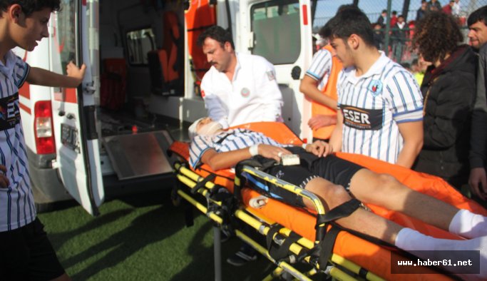 Futbol oynarken kafasından yaralandı