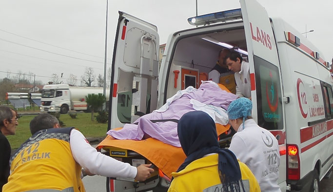 Ambulans kazası ucuz atlatıldı!