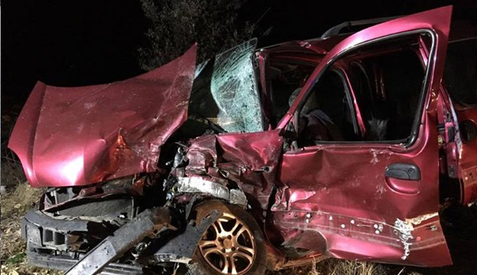 3 araç birbirine girdi: Ölü ve yaralılar var