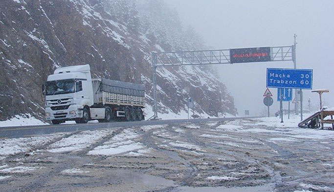 Zigana Dağı beyaza büründü