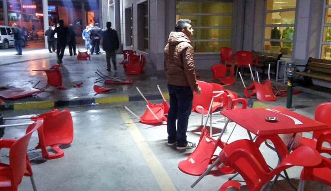 İki aile birbirine girdi: 1’i polis 8 yaralı!