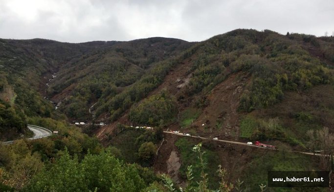 Heyelan oldu ilçe yolu kapandı