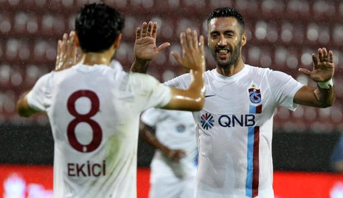 Mustafa Akbaş formayı bırakmıyor