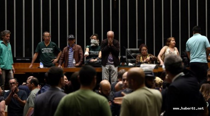 Darbe istediler meclisi bastılar