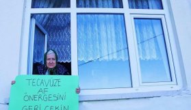 80'lik teyzeden cinsel istismar protestosu