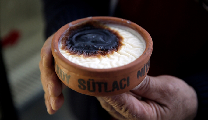 Hamsiköy sütlacı ilgi çekiyor