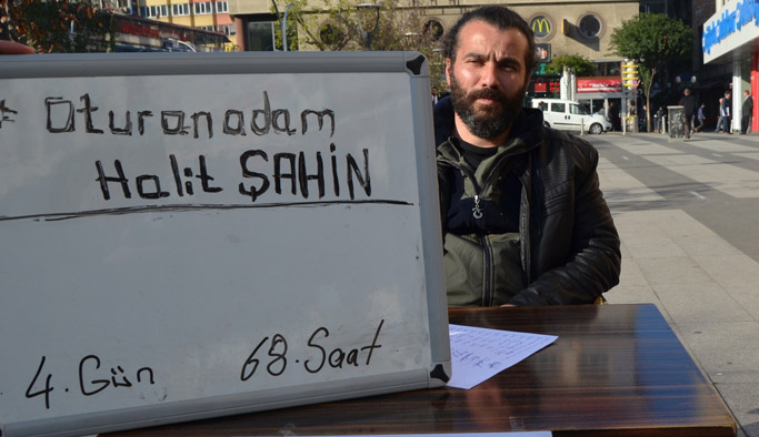 Trabzon'da bu adam 68 saattir oturuyor!