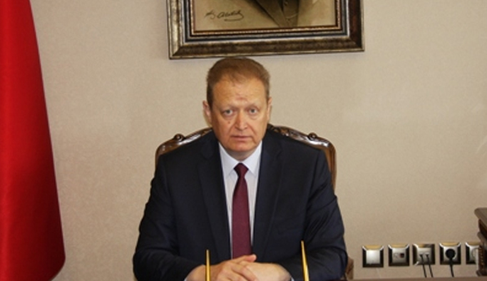 Vali Yavuz'dan Akyazı Stadı'nda inceleme