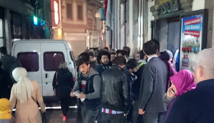 Trabzonspor taraftarı bilet kuyruğunda