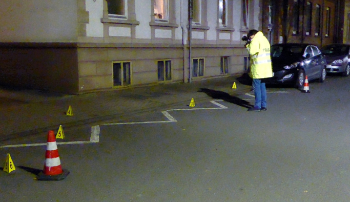 Almanya’da vahşet: Boğazına bağladığı iple sürükledi !