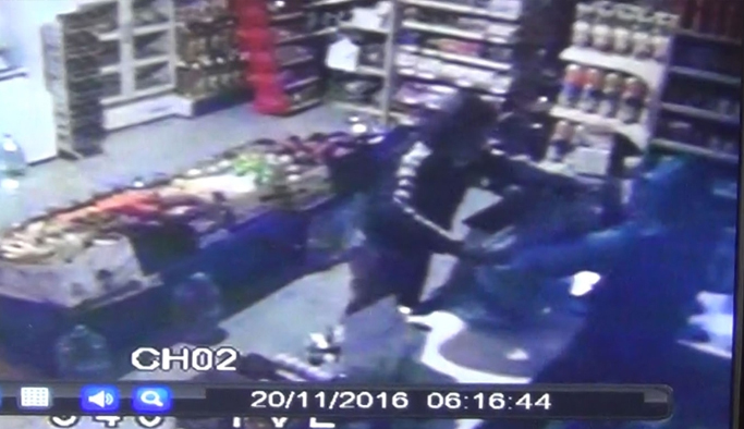 45 saniyede dükkanı boşalttılar