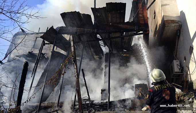 Yangın 1 saatte zor söndü