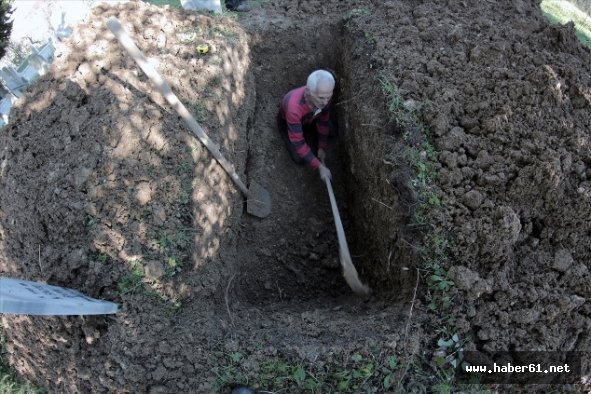 Trabzon'da kazdığı mezarların 43 yıldır kaydını tutuyor