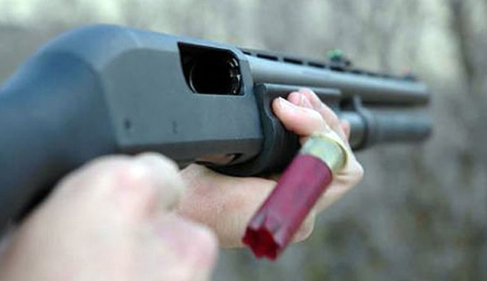 Köpeğe ateş etti, komşusunu vurdu