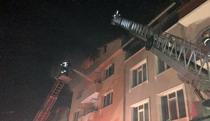 Oğlunun canını kurtarmak için 5. kattan attı