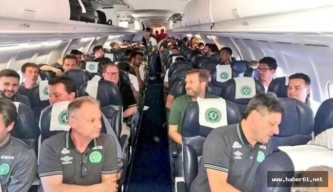 Futbol takımını taşıyan yolcu uçağı düştü!