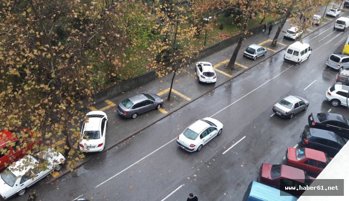 Trabzon'da kaldırımlar araçlar için!
