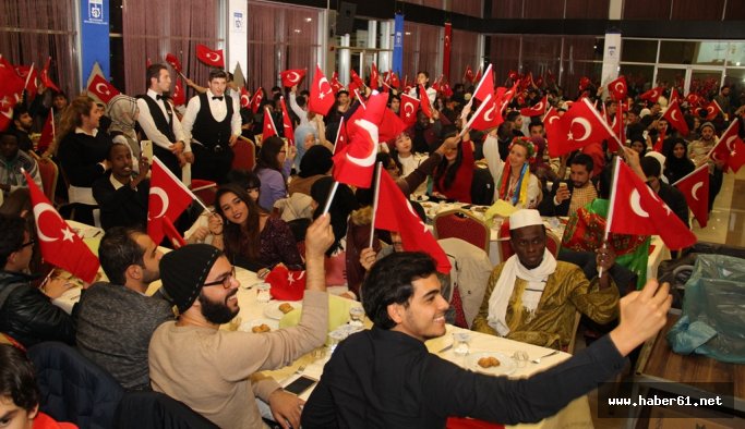 Yabancı öğrenciler horon tepti