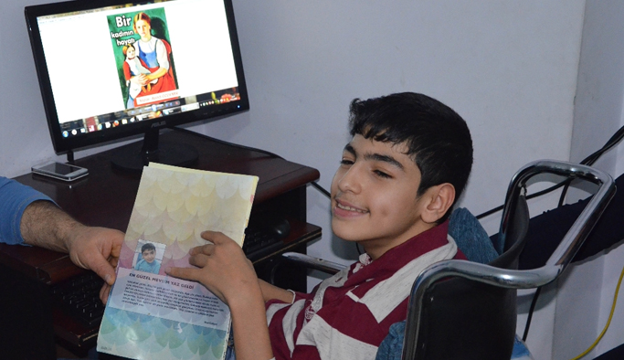 Okula gitmeden 2 kitap yazdı