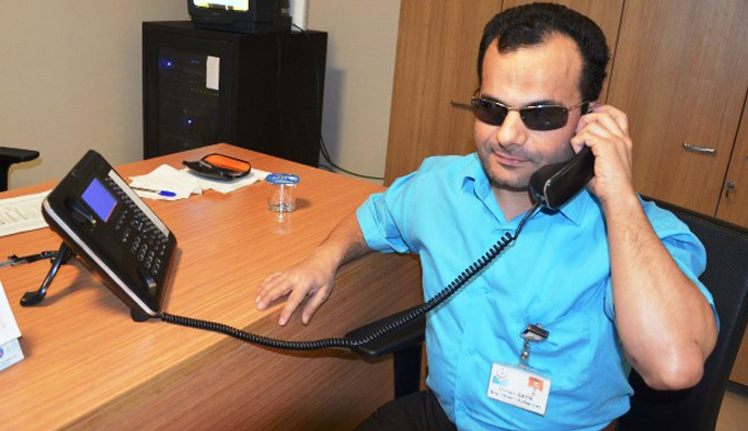 Görme engelli santral görevlisi yaklaşık 2 bin numarayı ezbere biliyor