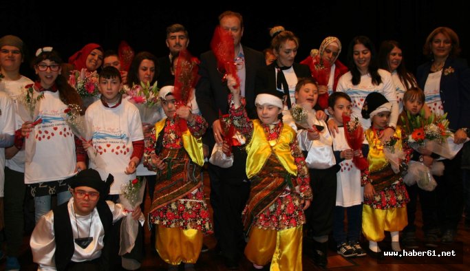 Trabzon'da engellilerden kolbastı ve mehter şov